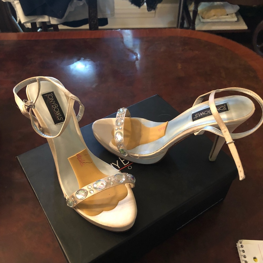 Tony bowls heels